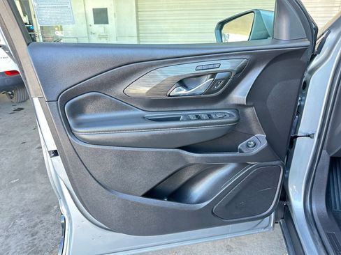Used 2024 GMC Terrain SLT image 20