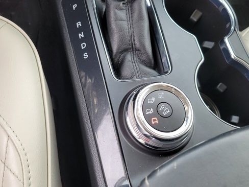 Used 2019 Ford Explorer Platinum image 10