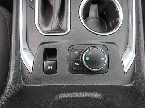 Used 2022 Chevrolet Traverse LT image 18