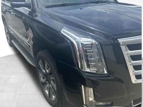 Used 2016 Cadillac Escalade Luxury AWD/4WD image 5