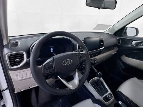 New 2025 Hyundai Venue SEL FWD image 12
