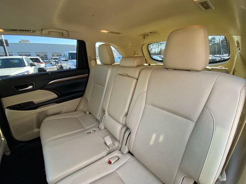 Used 2017 Toyota Highlander Limited image 29