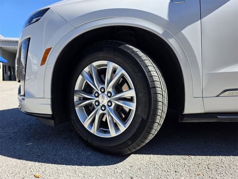 Used 2023 Cadillac XT6 Luxury image 34
