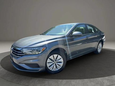 Used 2019 Volkswagen Jetta SE FWD image 1