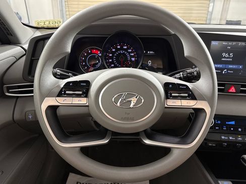 Used 2021 Hyundai Elantra SEL FWD image 14