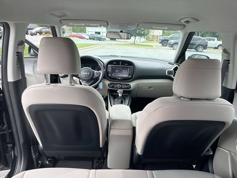 Used 2022 Kia Soul LX FWD image 25