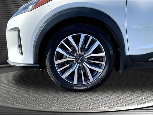 Used 2024 Nissan Kicks SR w/ SR Premium Package FWD image 32
