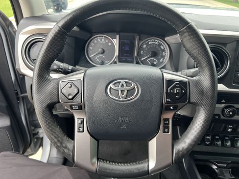 Used 2019 Toyota Tacoma SR5 AWD/4WD image 15