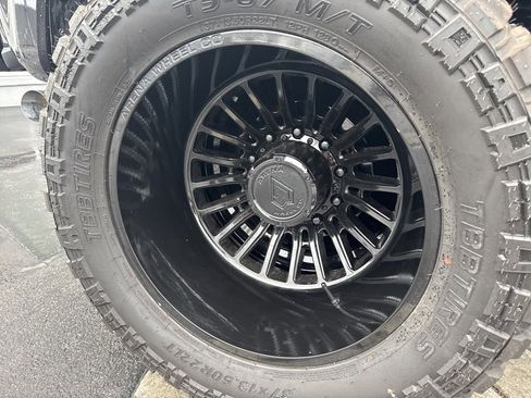 Used 2026 Ford F450 Platinum w/ FX4 Off-Road Package image 9