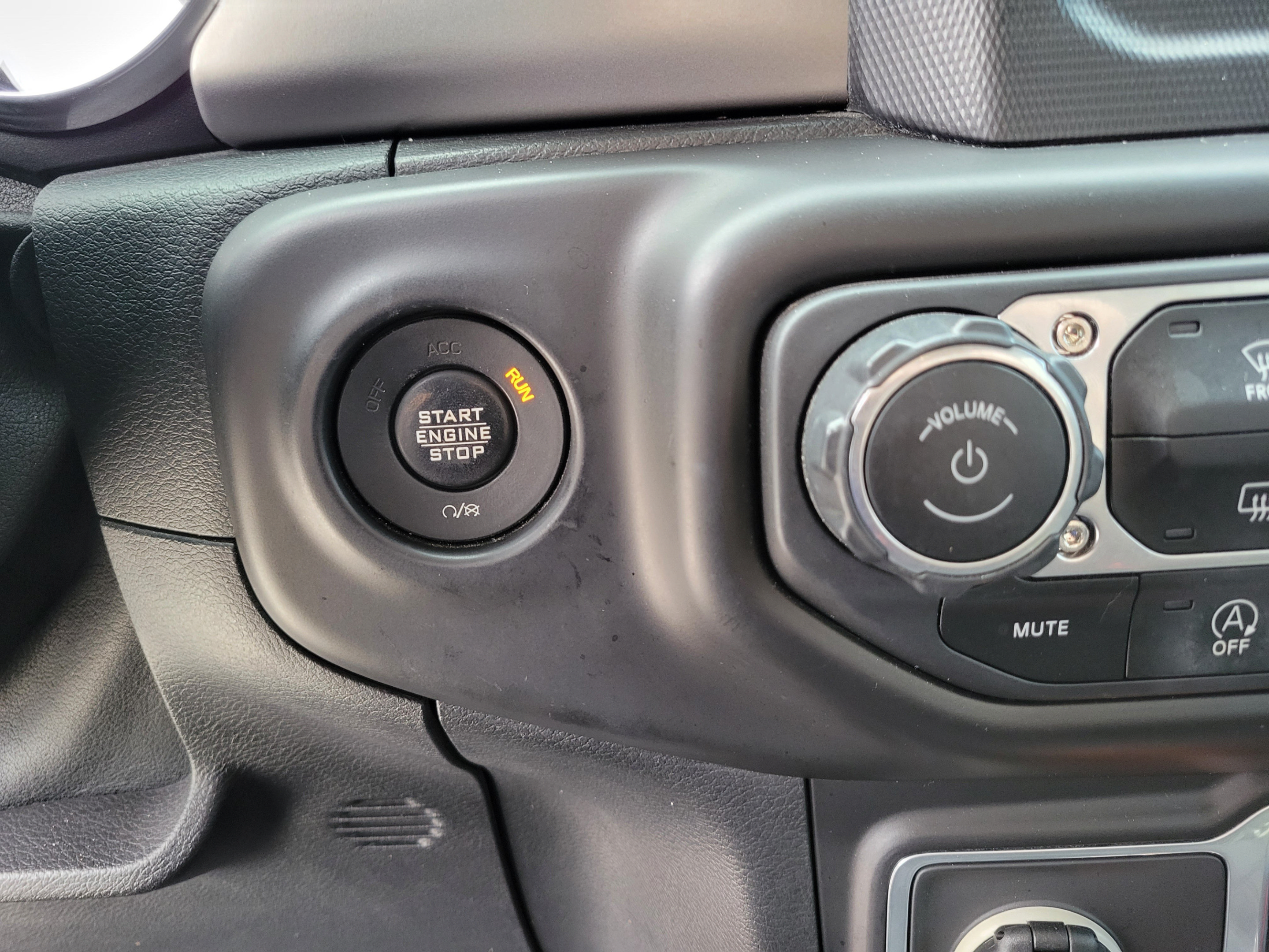 Used 2018 Jeep Wrangler Unlimited Sport S AWD/4WD image 23