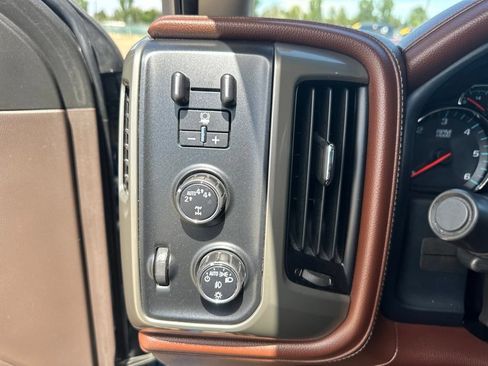 Used 2018 Chevrolet Silverado 1500 High Country AWD/4WD image 11