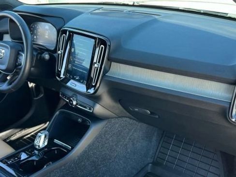 Used 2019 Volvo XC40 T5 Inscription image 18