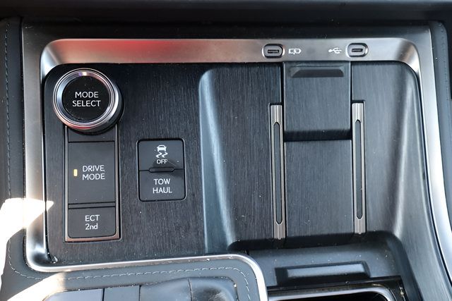 Used 2024 Lexus GX 550 w/ Accessory Package (2T) AWD/4WD image 17