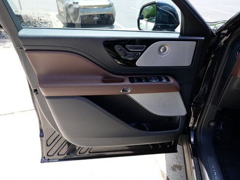 Used 2026 Lincoln Aviator Reserve AWD/4WD image 19