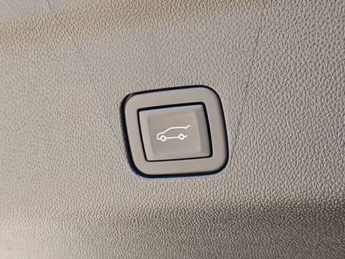 Certified 2024 Cadillac Escalade Premium Luxury w/ Performance Package image 31