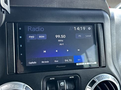 Used 2018 Jeep Wrangler Unlimited Sahara image 19