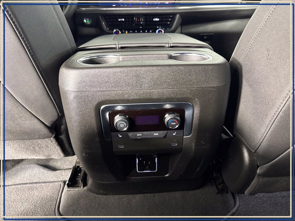 Certified 2025 Chevrolet Suburban Premier AWD/4WD image 30