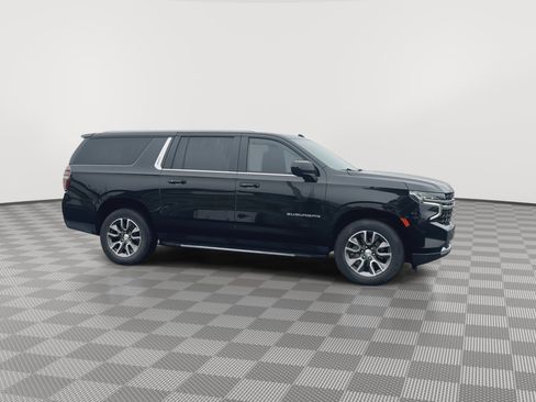 Used 2024 Chevrolet Suburban LS RWD image 2