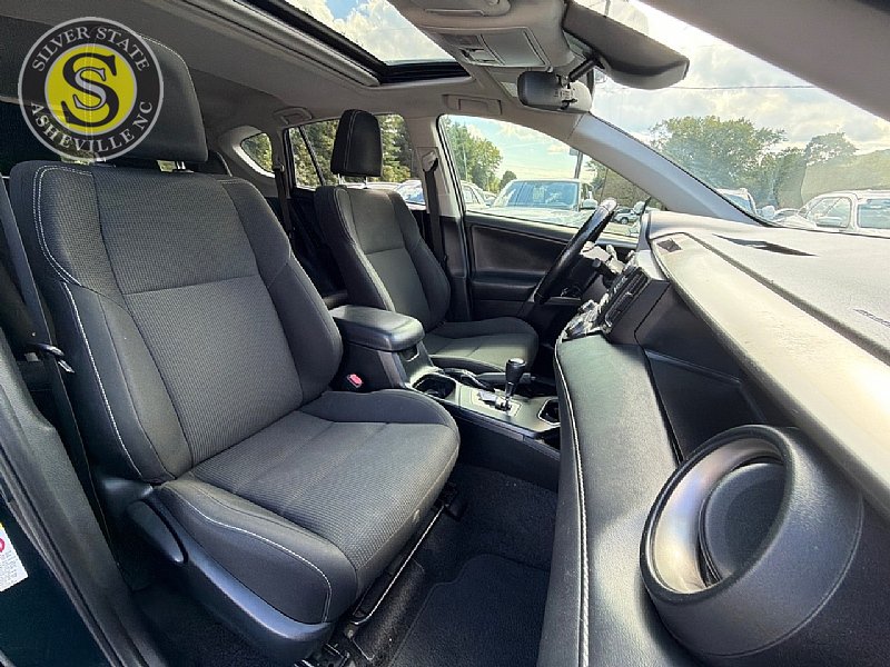 Used 2018 Toyota RAV4 XLE FWD image 16