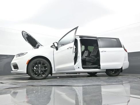 New 2026 Chrysler Pacifica Limited w/ S Appearance Package image 67