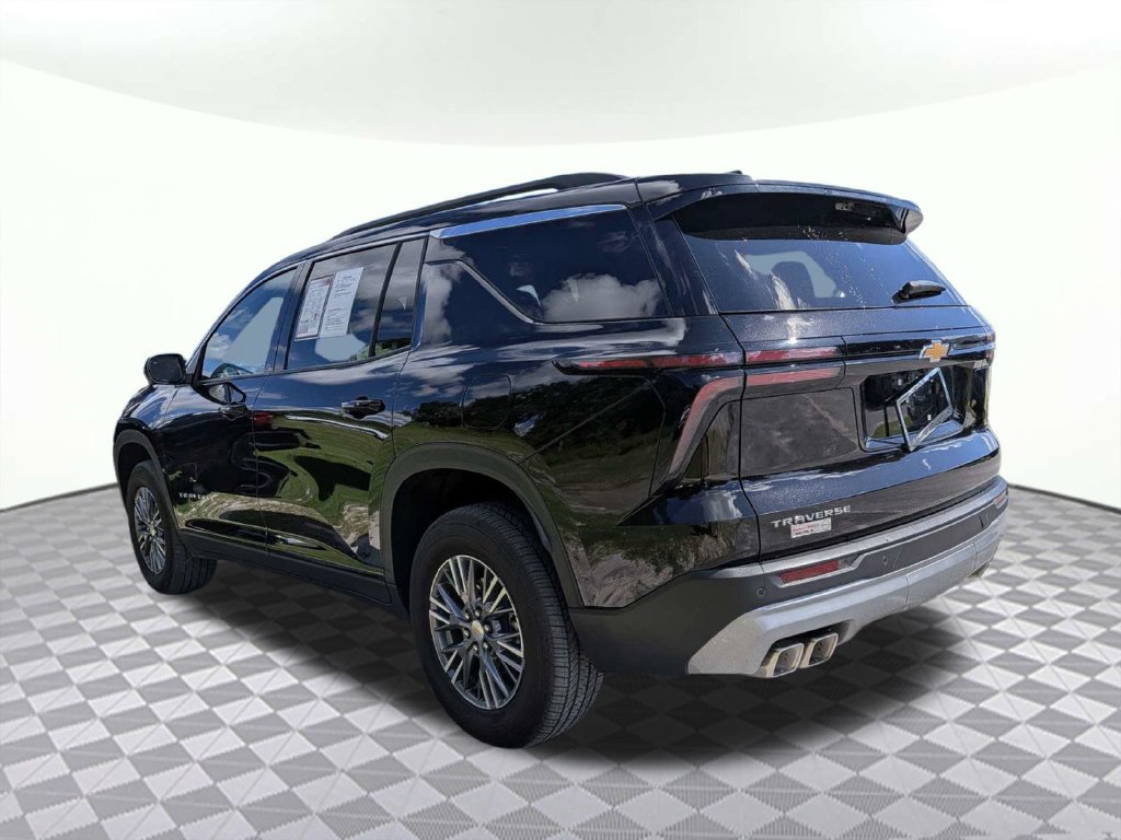Used 2026 Chevrolet Traverse LT w/ Driver Confidence Package FWD image 5