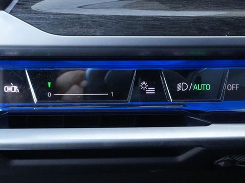 Used 2023 BMW i7 xDrive60 AWD/4WD image 17