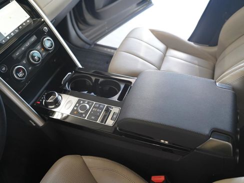Used 2018 Land Rover Discovery HSE AWD/4WD image 22