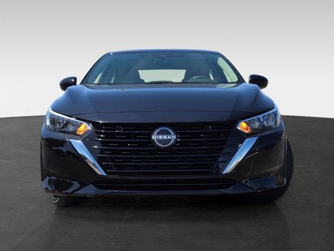 Used 2025 Nissan Sentra SV FWD image 2