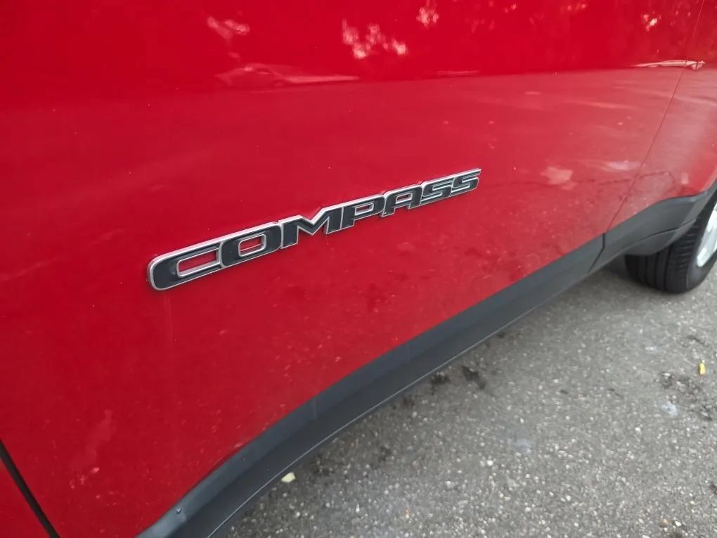 Used 2018 Jeep Compass Latitude w/ Popular Equipment Group AWD/4WD image 13