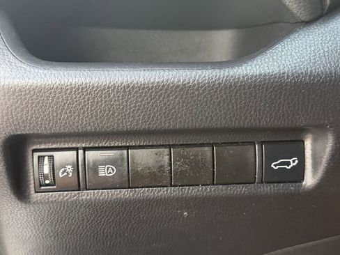 Used 2021 Toyota RAV4 XLE w/ Convenience Package AWD/4WD image 18