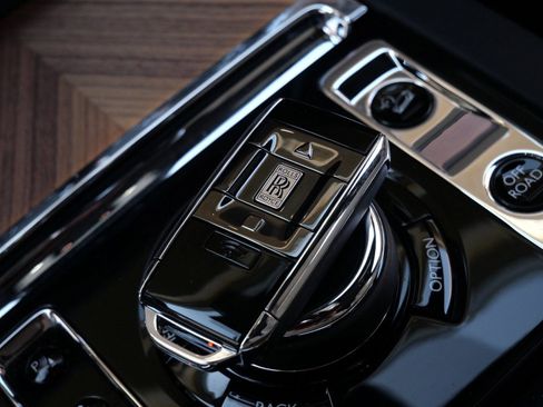 Certified 2023 Rolls-Royce Cullinan w/ Cullinan Package image 31