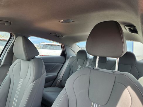 Certified 2023 Hyundai Elantra SEL w/ Preferred Accessory Package image 12