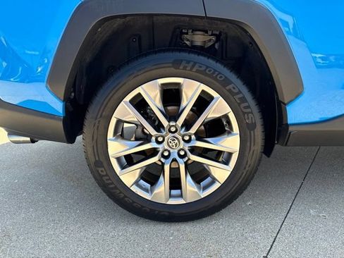 Used 2020 Toyota RAV4 XLE Premium AWD/4WD image 10