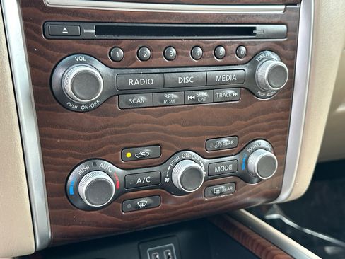 Used 2018 Nissan Pathfinder Platinum image 35