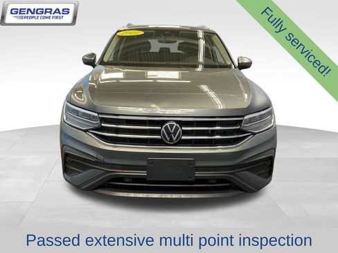 Used 2022 Volkswagen Tiguan SE AWD/4WD image 2