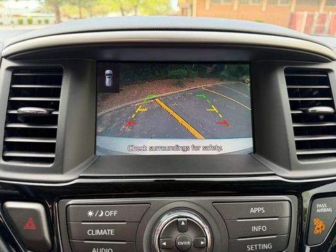 Used 2019 Nissan Pathfinder SV AWD/4WD image 26