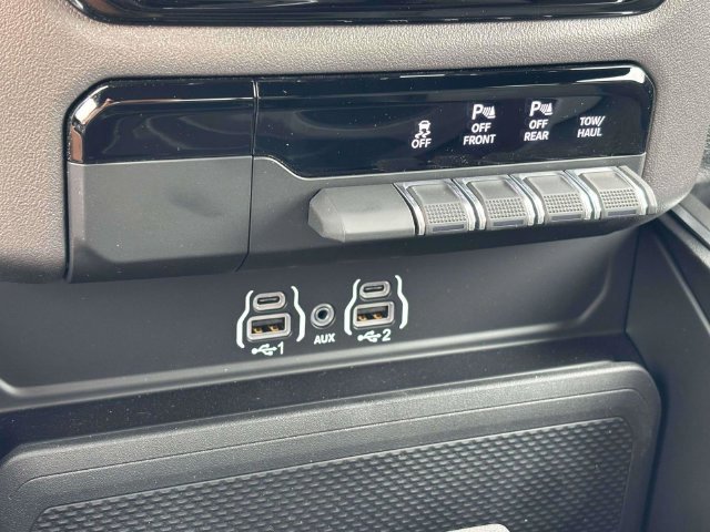 New 2026 RAM 1500 Express AWD/4WD image 26