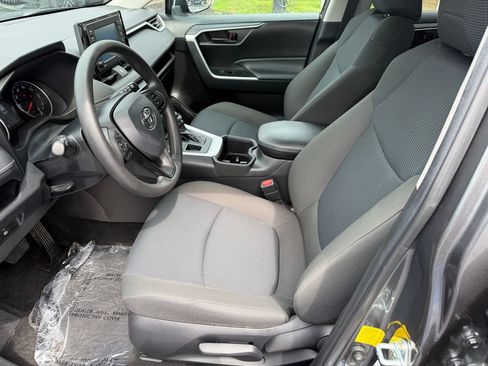Used 2022 Toyota RAV4 LE AWD/4WD image 3