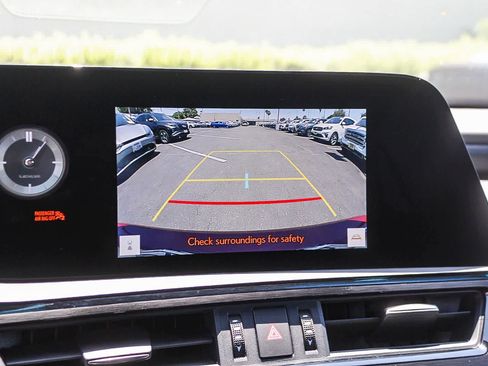 Used 2025 Lexus ES 300h w/ Premium Package FWD image 32