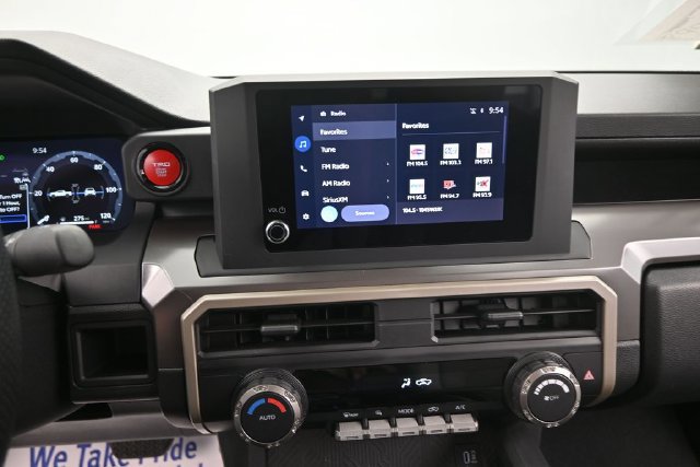 Used 2024 Toyota Tacoma TRD Off-Road AWD/4WD image 32