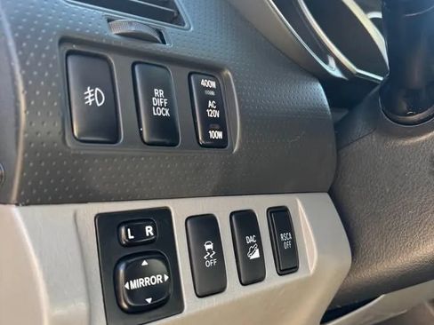 Used 2015 Toyota Tacoma 4x4 Double Cab w/ TRD Off-Road Package image 10
