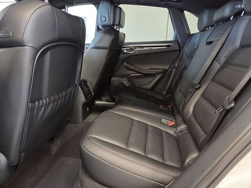 Certified 2026 Porsche Macan Turbo AWD/4WD image 11