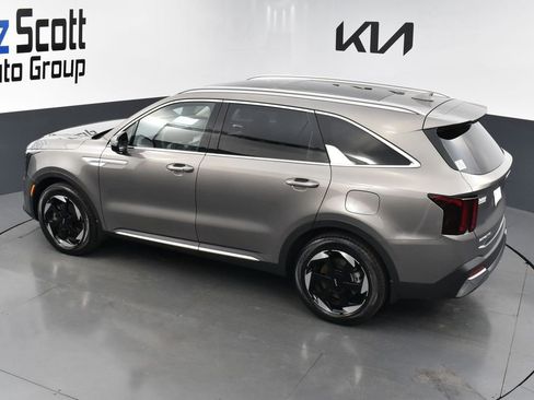 Used 2025 Kia Sorento EX w/ EX Panoramic Sunroof Package image 11