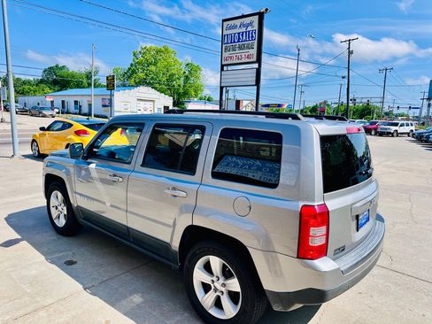 Used 2016 Jeep Patriot Latitude FWD image 5