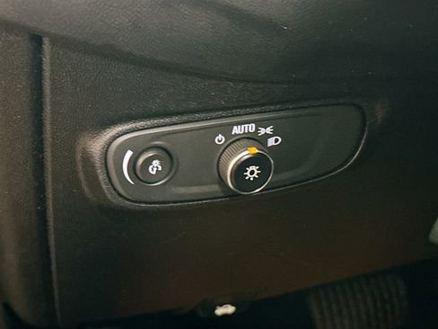 Used 2019 Chevrolet Equinox LT image 11