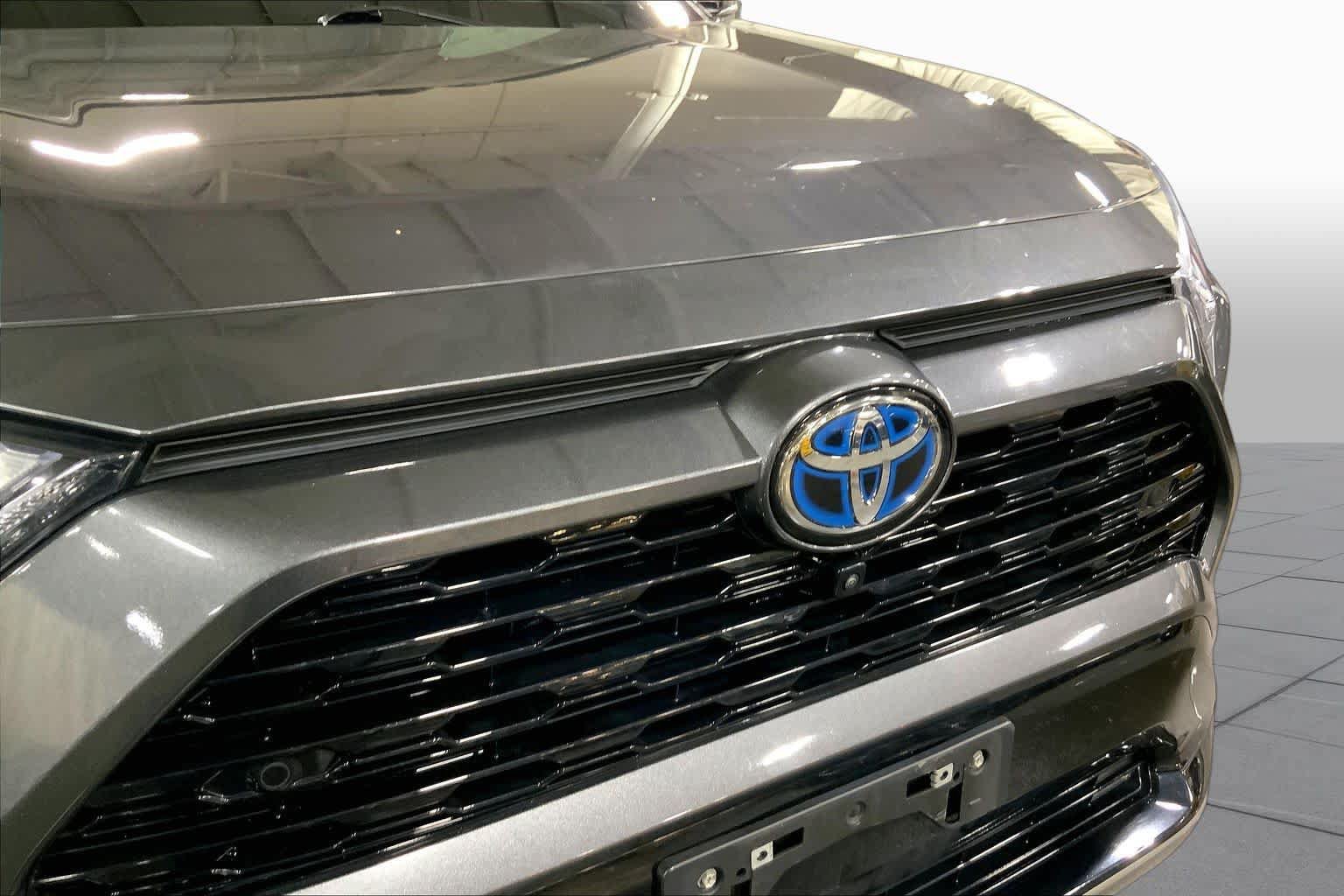 Used 2023 Toyota RAV4 XSE AWD/4WD image 30