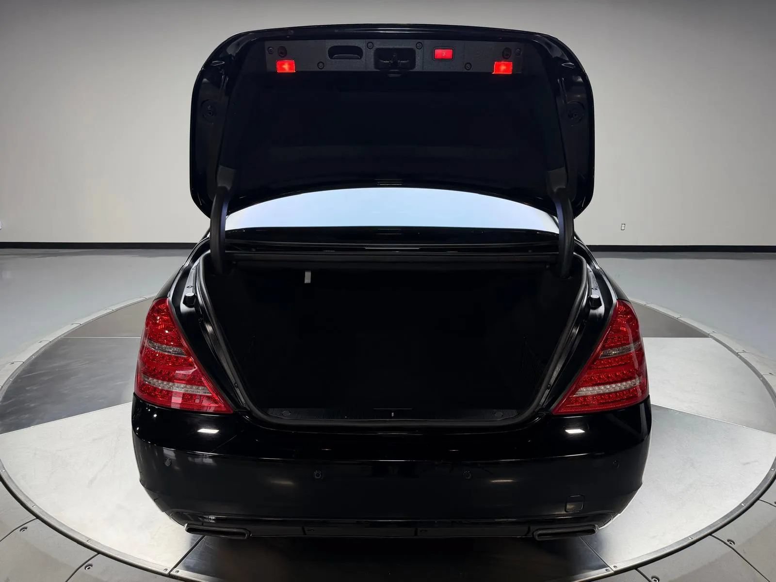 Used 2010 Mercedes-Benz S 550 4MATIC image 12