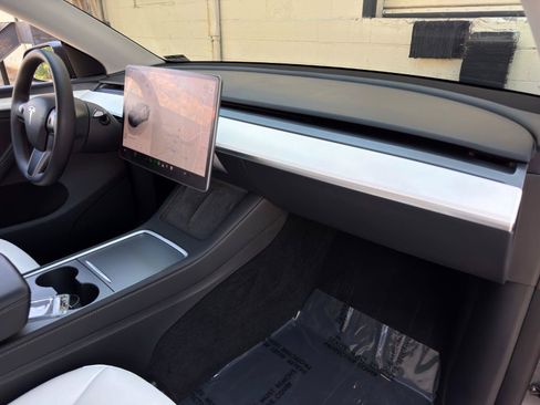 Used 2023 Tesla Model Y Performance AWD/4WD image 14