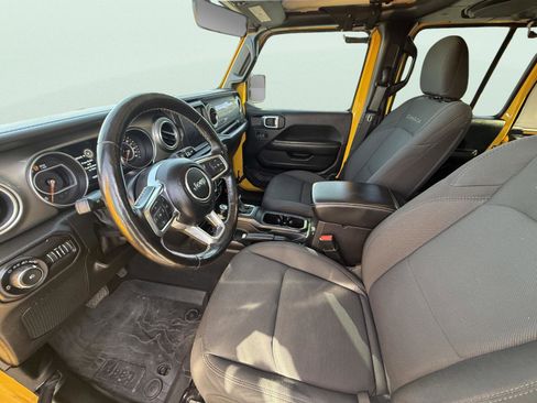 Used 2021 Jeep Wrangler Unlimited Sahara w/ Dual Top Group image 9