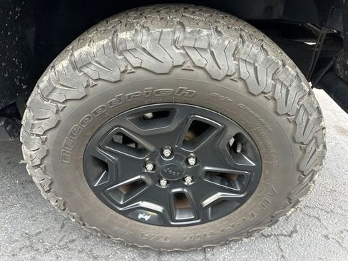 Used 2016 Jeep Wrangler Sahara image 19